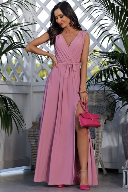 SALMA GŁADKA ROZKLOSZOWANA SUKIENKA MAXI Z KOPERTOWYM DEKOLTEM RÓŻÓWA