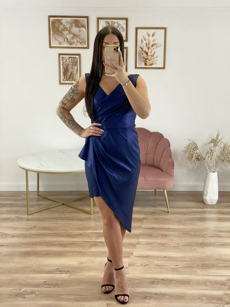 VIKI ASYMETRYCZNA BŁYSZCZĄCA SUKIENKA NA RAMIĄCZKACH GRANATOWA