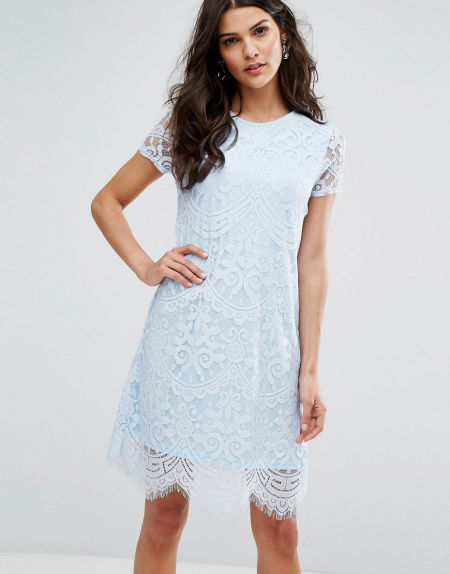 KORONKOWA SUKIENKA O LEKKO TRAPEZOWYM KROJU BŁĘKITNA 1D1046