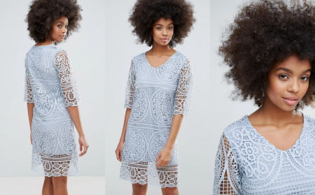 KORONKOWA SUKIENKA O PROSTYM KROJU Z RĘKAWEM DO ŁOKCIA BŁĘKITNA 1D1072