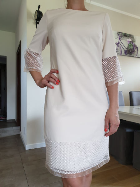 PROSTA SUKIENKA Z OZDOBNYMI WYKOŃCZENIAMI BEŻOWA 1D2467