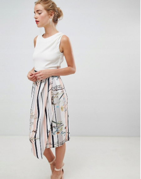 PROSTA SUKIENKA Z ZAKŁADANYM WIELOKOLOROWYM DOŁEM I JASNĄ GÓRĄ 1D1922