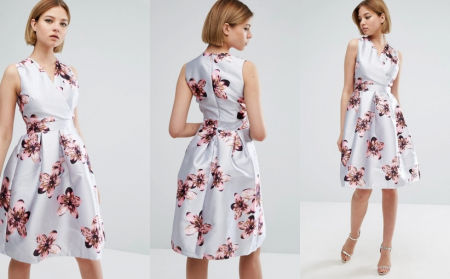 ROZKLOSZOWANA SREBRNA SUKIENKA W KWIATY 1D1358