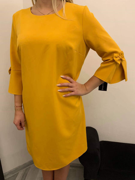 SUKIENKA O PROSTYM KROJU Z  RĘKAWKIEM DO ŁOKCIA MUSZTARDOWA 1D2921